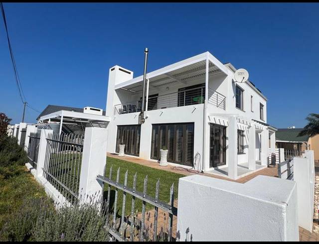 3 BEDROOM HOUSE FOR SALE IN STILBAAI-WES